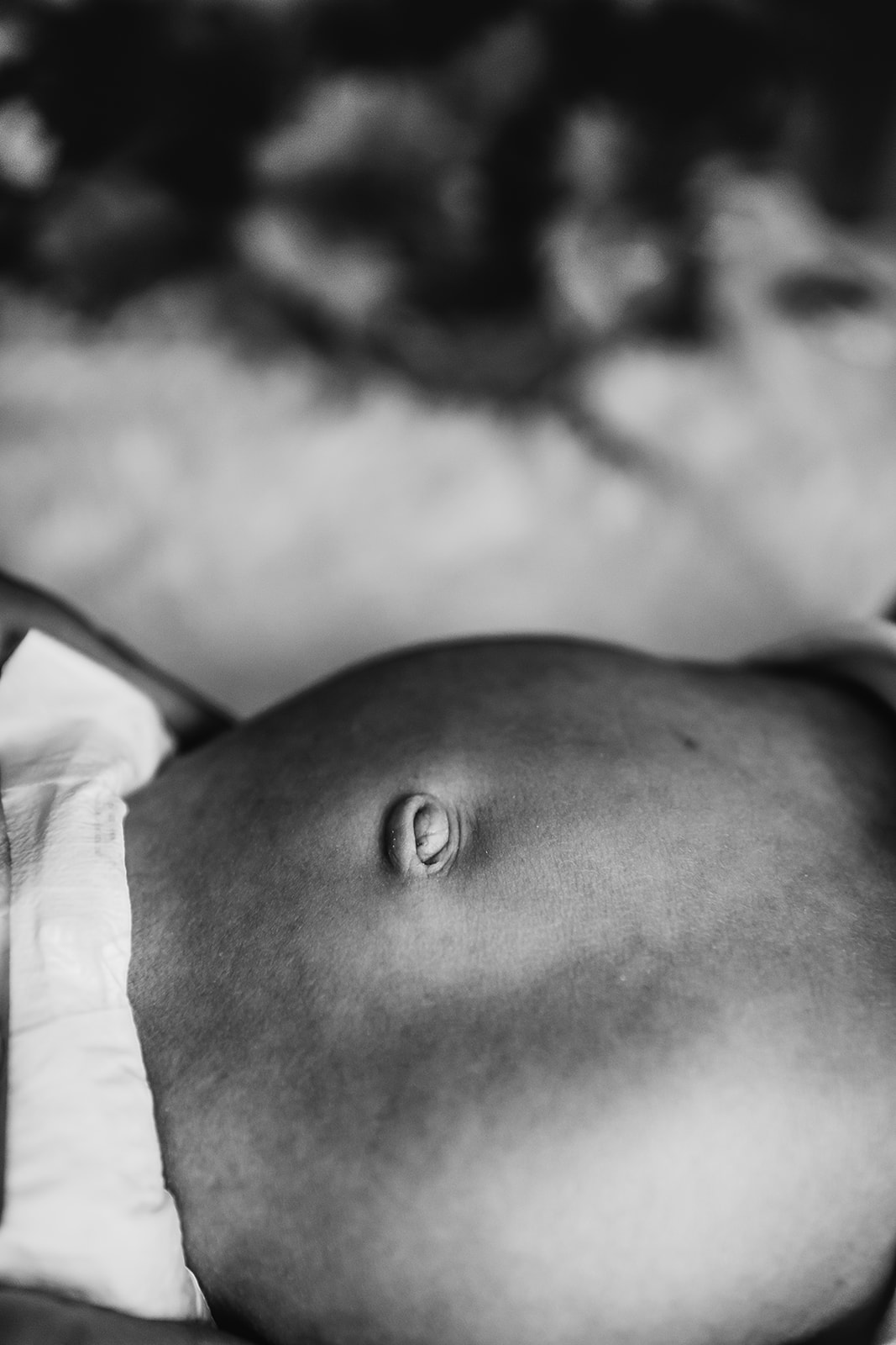 she's here to process and wraps art with a camera in the hospital or throughout the world of a new mother after birth while momma is relaxed with little ones