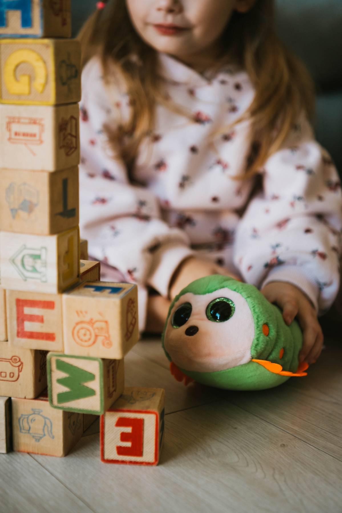 you'll forever cherish the beauty and amazing light in these creative, incredible memories with your newborn in focus while you wait