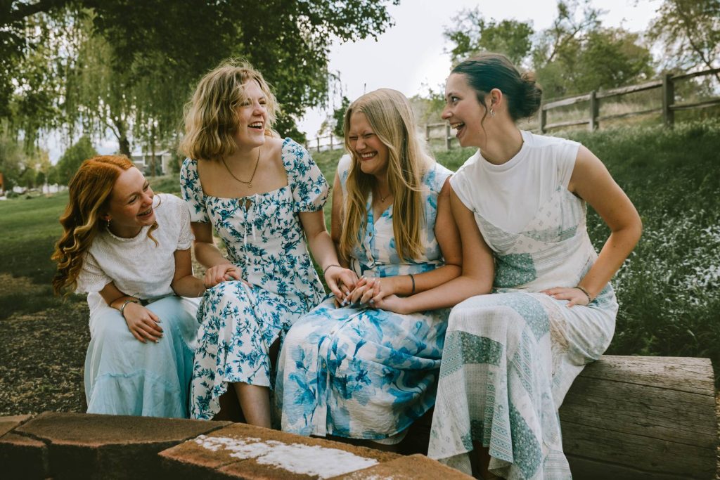 utah senior pictures casual outfits coordinated group portraits and images