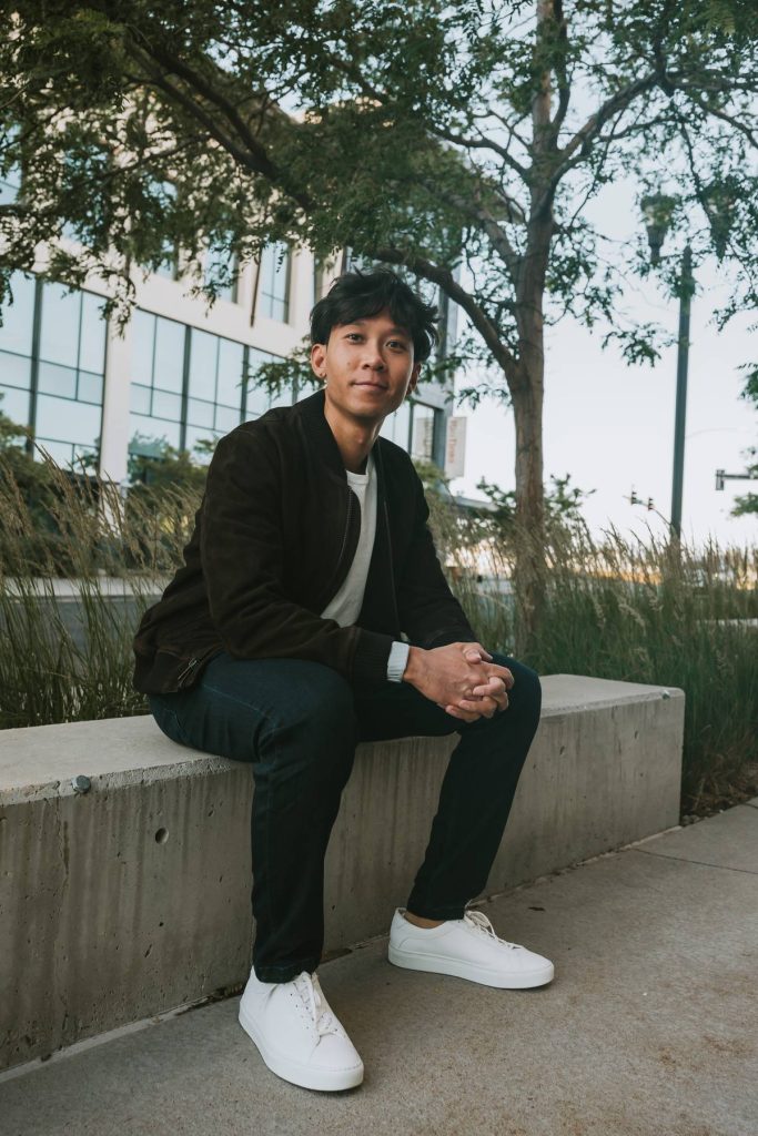 dating photographer who walks you through the whole process so your profile shines